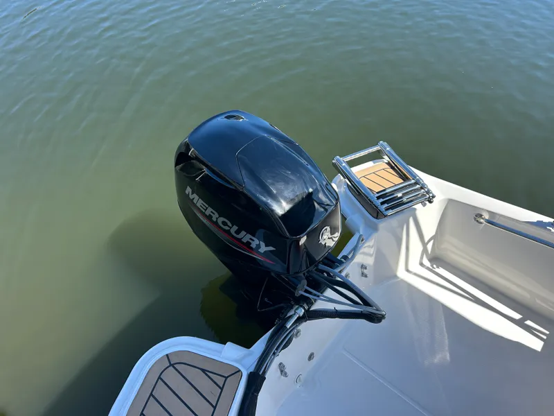 Slide: The Image of Boston Whaler 130 Super Sport 2027 - 16