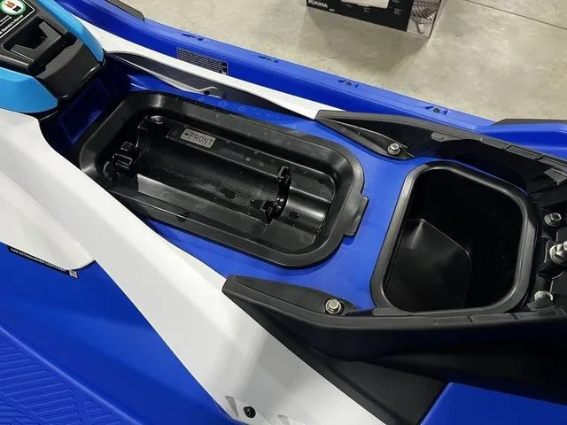 Slide: The Image of Yamaha JetBlaster DLX 2-Up 2026 - 9