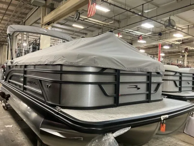 Slide: The Image of Bennington S-One Quad Bench 22 SSR Tritoon 2026 - 19