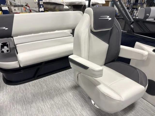 Slide: The Image of Bennington S-One Swingback 22 SSB Tritoon 2026 - 15