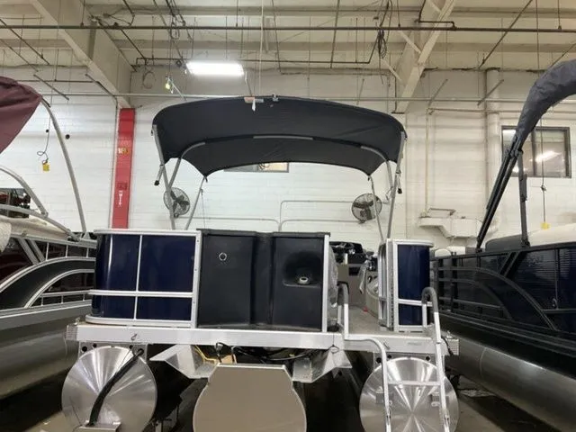 Slide: The Image of Bennington S Fish 22 SFC Tritoon 2026 - 10