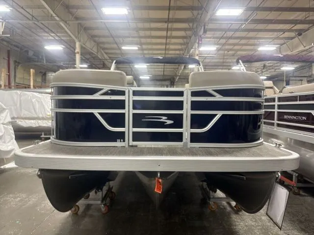 Slide: The Image of Bennington S Fish 22 SFC Tritoon 2026 - 3