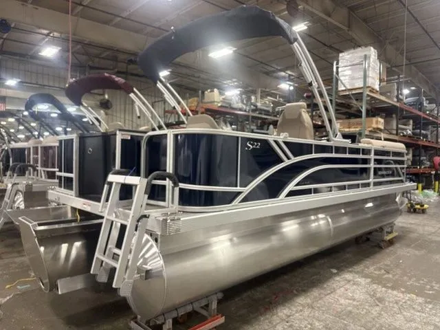 Slide: The Image of Bennington S Fish 22 SFC Tritoon 2026 - 8