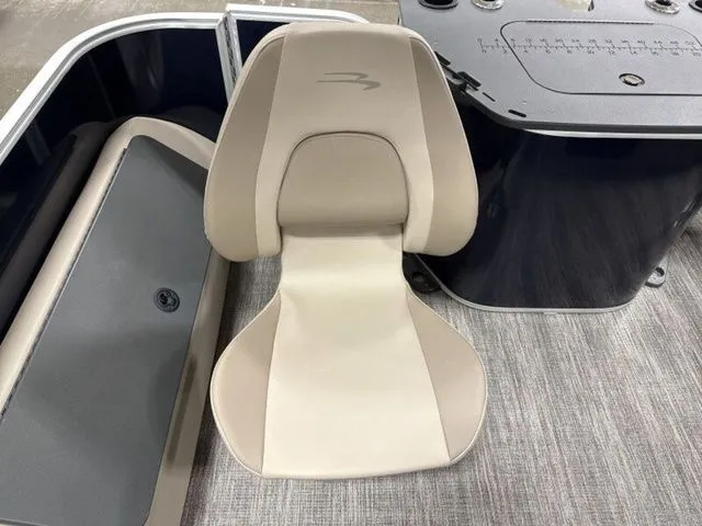 Slide: The Image of Bennington S Fish 22 SFC Tritoon 2026 - 18