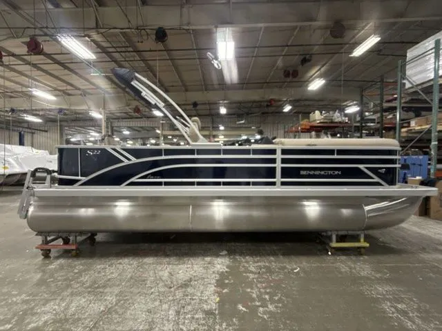 Slide: The Image of Bennington S Fish 22 SFC Tritoon 2026 - 9