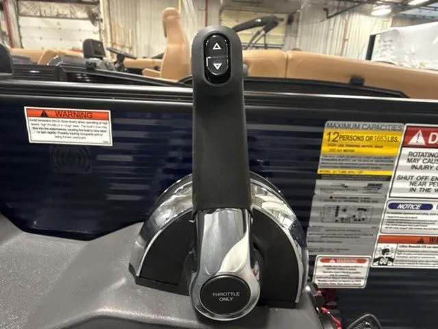 Slide: The Image of Bennington S-One Swingback 22 SSB Tritoon 2026 - 14