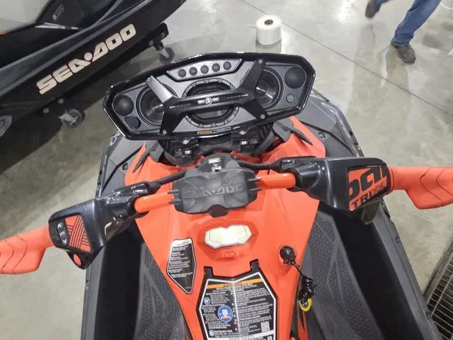 Slide: The Image of Sea-Doo Spark Trixx 2021 - 4