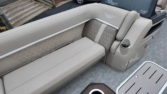 Slide: The Image of Bennington M Swingback 24 MSB 2026 - 17