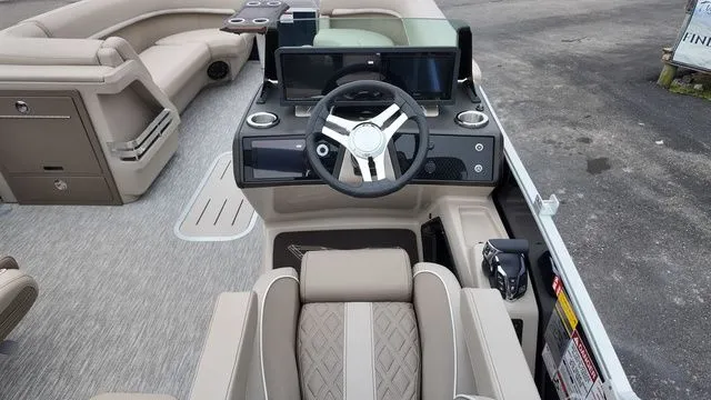 Slide: The Image of Bennington M Swingback 24 MSB 2026 - 25