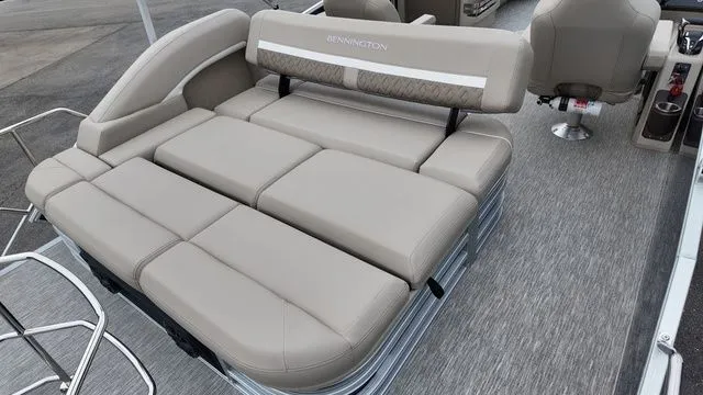 Slide: The Image of Bennington M Swingback 24 MSB 2026 - 36