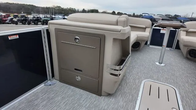 Slide: The Image of Bennington M Swingback 24 MSB 2026 - 42