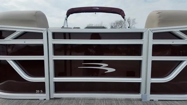 Slide: The Image of Bennington S Swingback 20 SSB 2026 - 15