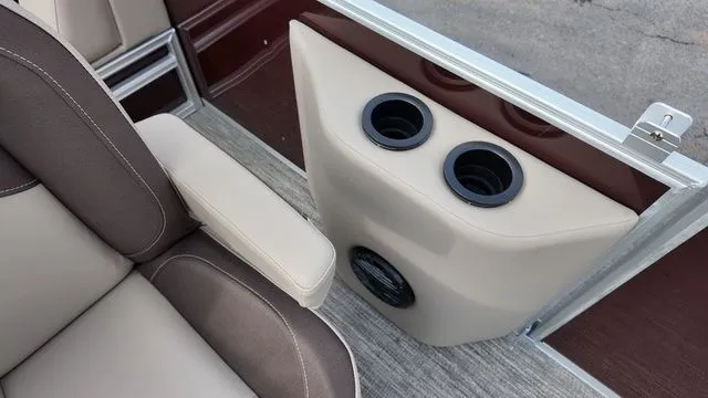 Slide: The Image of Bennington S Swingback 20 SSB 2026 - 32