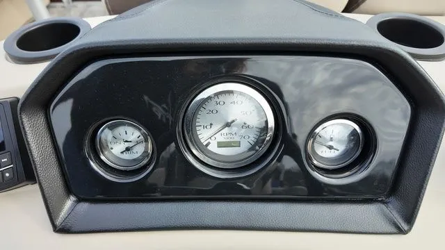 Slide: The Image of Bennington S Swingback 20 SSB 2026 - 35