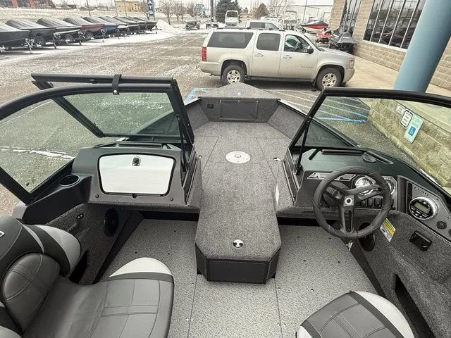 Slide: The Image of Lund 1775 Adventure Sport 2026 - 21