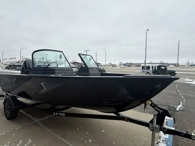 Slide: The Image of Lund 1775 Adventure Sport 2026 - 6