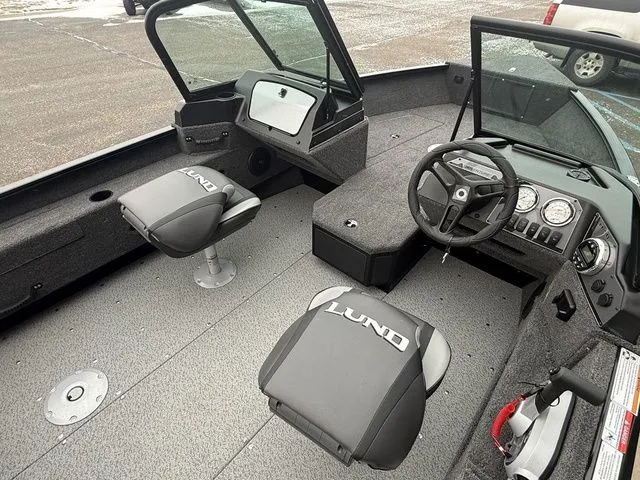 Slide: The Image of Lund 1775 Adventure Sport 2026 - 9