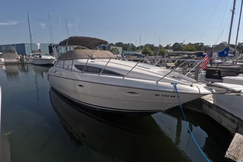 The Image of 2000 Bayliner 2855 Ciera boat docked at marina under clear sky. - 0