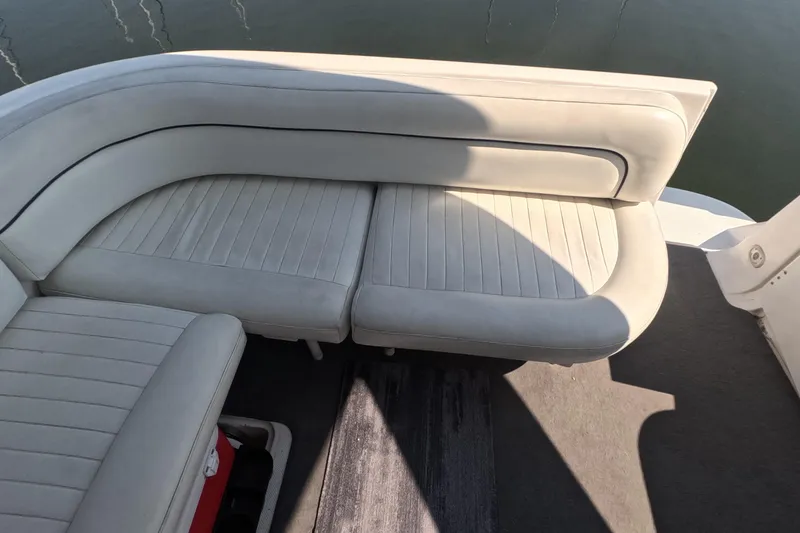 Slide: The Image of 2000 Bayliner 2855 Ciera boat interior with white cushioned seating. - 17