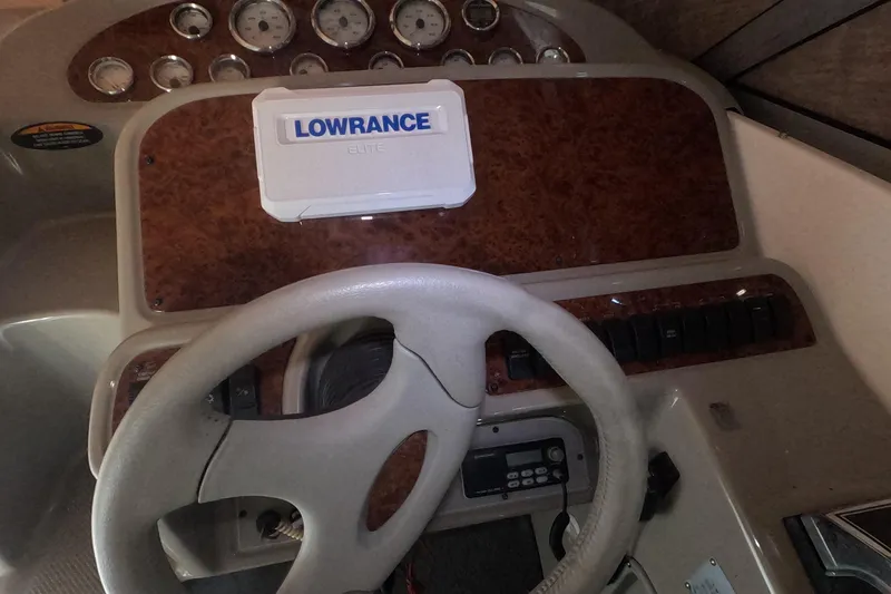 Slide: The Image of Dashboard of 2000 Bayliner 2855 Ciera with Lowrance Elite device. - 3