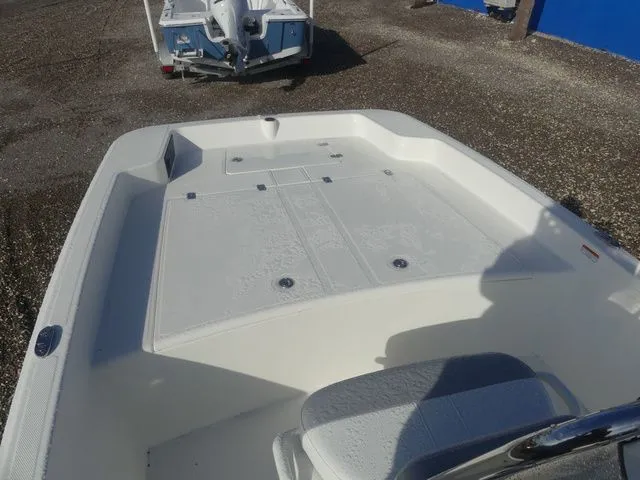 Slide: The Image of Mako Pro Skiff 17 CC 2026 - 13