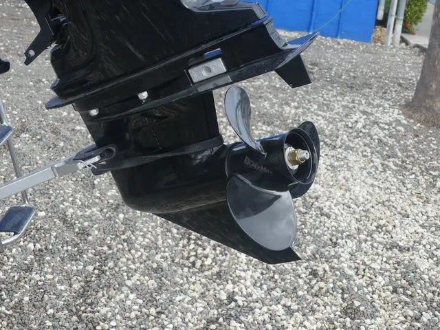 Slide: The Image of Sun Tracker Bass Buggy 18 DLX 2026 - 12