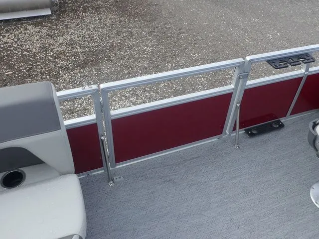 Slide: The Image of Sun Tracker Bass Buggy 18 DLX 2026 - 16