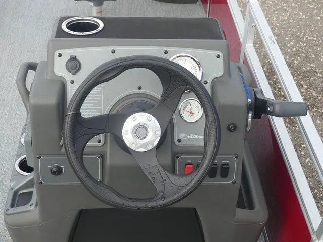 Slide: The Image of Sun Tracker Bass Buggy 18 DLX 2026 - 17