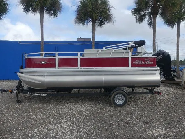 Slide: The Image of Sun Tracker Bass Buggy 18 DLX 2026 - 7