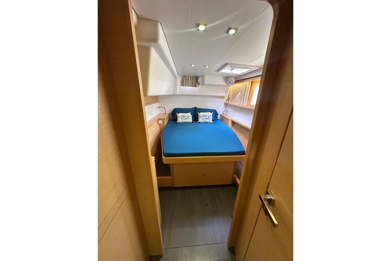 Slide: The Image of Cozy cabin interior of 2014 Lagoon 450 F catamaran with blue bedding. - 30