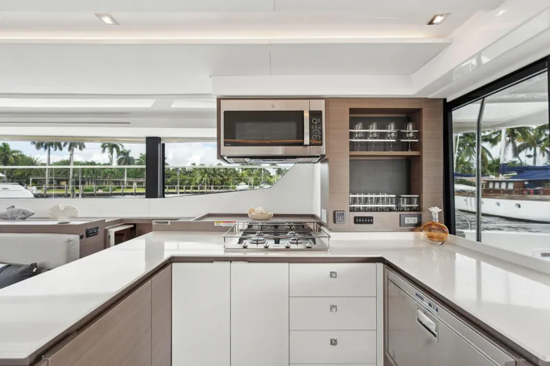 Slide: The Image of Leopard 53 Powercat 2024 - 54