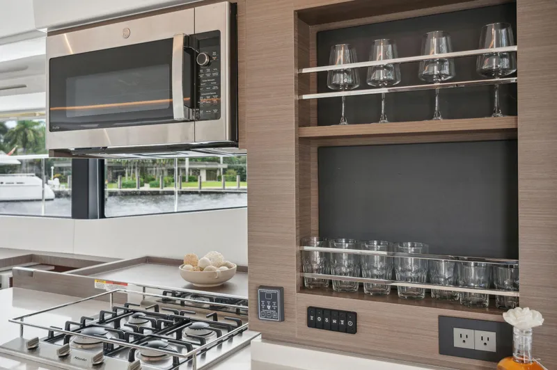 Slide: The Image of Leopard 53 Powercat 2024 - 55