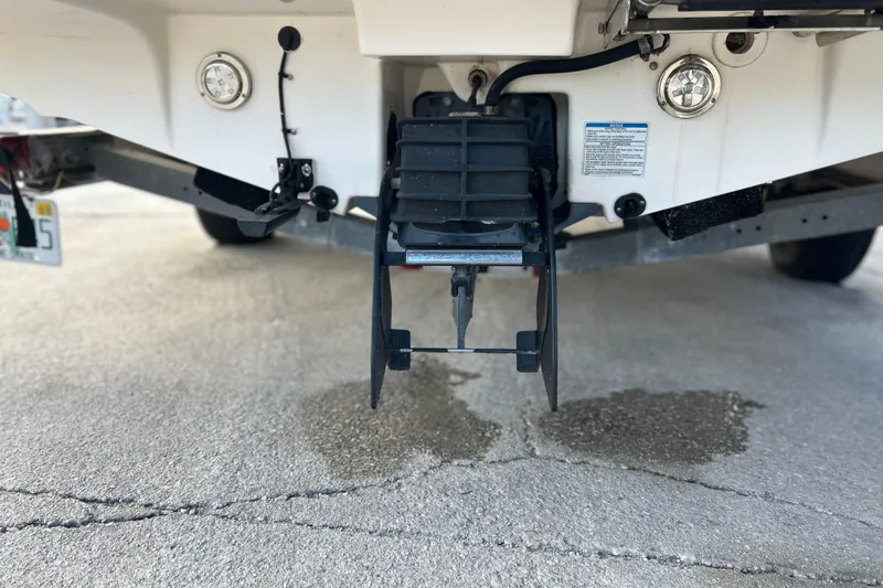 Slide: The Image of Rear view of 2019 Yamaha Boats 190 FSH Sport, showcasing the boat's propulsion system. - 24