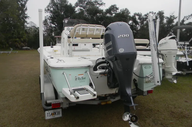 Slide: The Image of 2018 NauticStar 227 XTS boat with Yamaha 200 engine, parked on grass. - 3