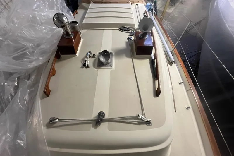 Slide: The Image of 1999 Southern Cross Cutter deck with rigging and equipment, viewed from above. - 13