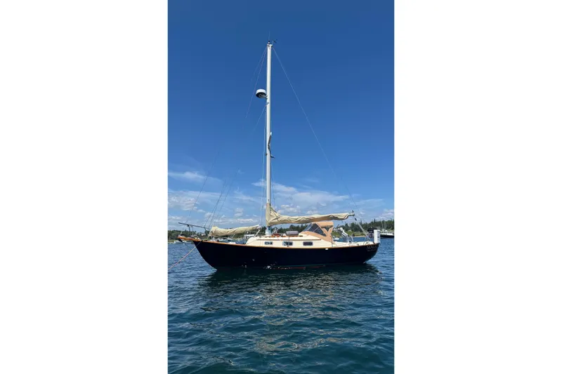 Slide: The Image of Sailing yacht on water, Southern Cross Cutter 1999, under clear blue sky. - 22