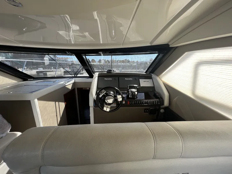 Slide: The Image of Carver 37 COUPE 2018 - 2