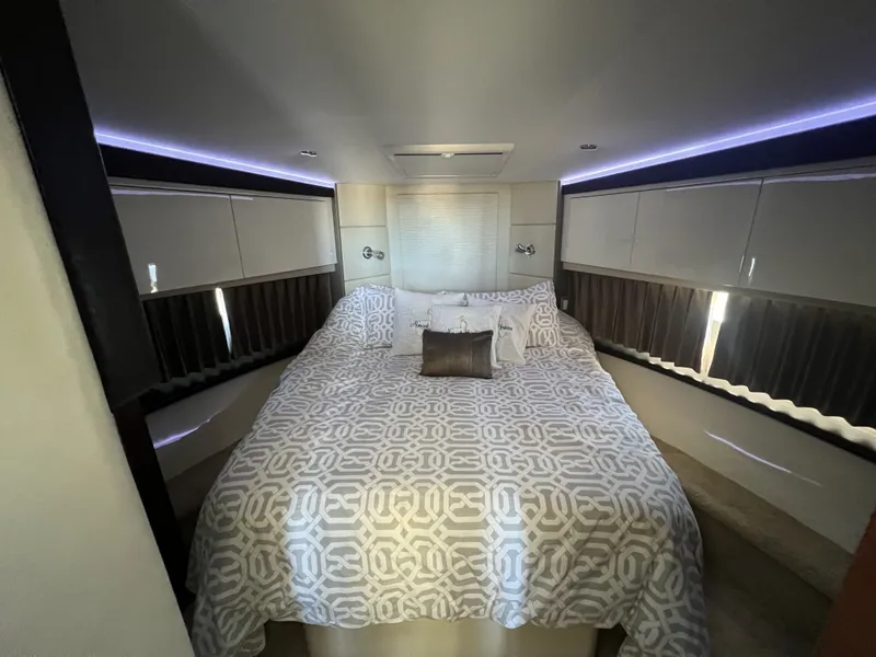 Slide: The Image of Carver Yachts 37 COUPE 2018 - 4