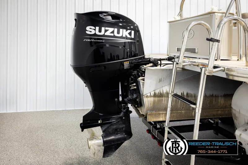 Slide: The Image of 2022 Avalon LSZ QL boat with Suzuki outboard motor in showroom. - 47