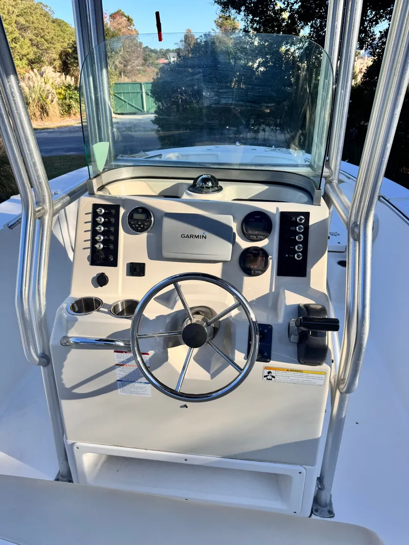 Slide: The Image of Robalo R200 Center Console 2012 - 10