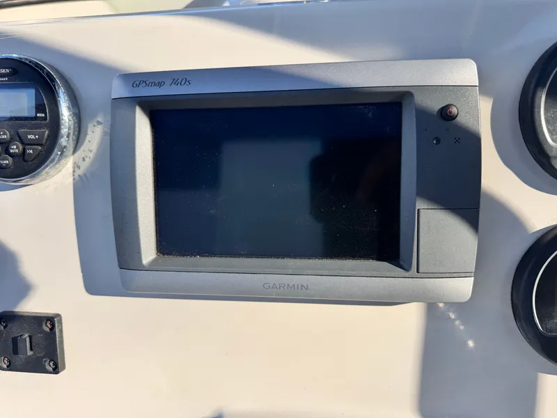 Slide: The Image of Robalo R200 Center Console 2012 - 11