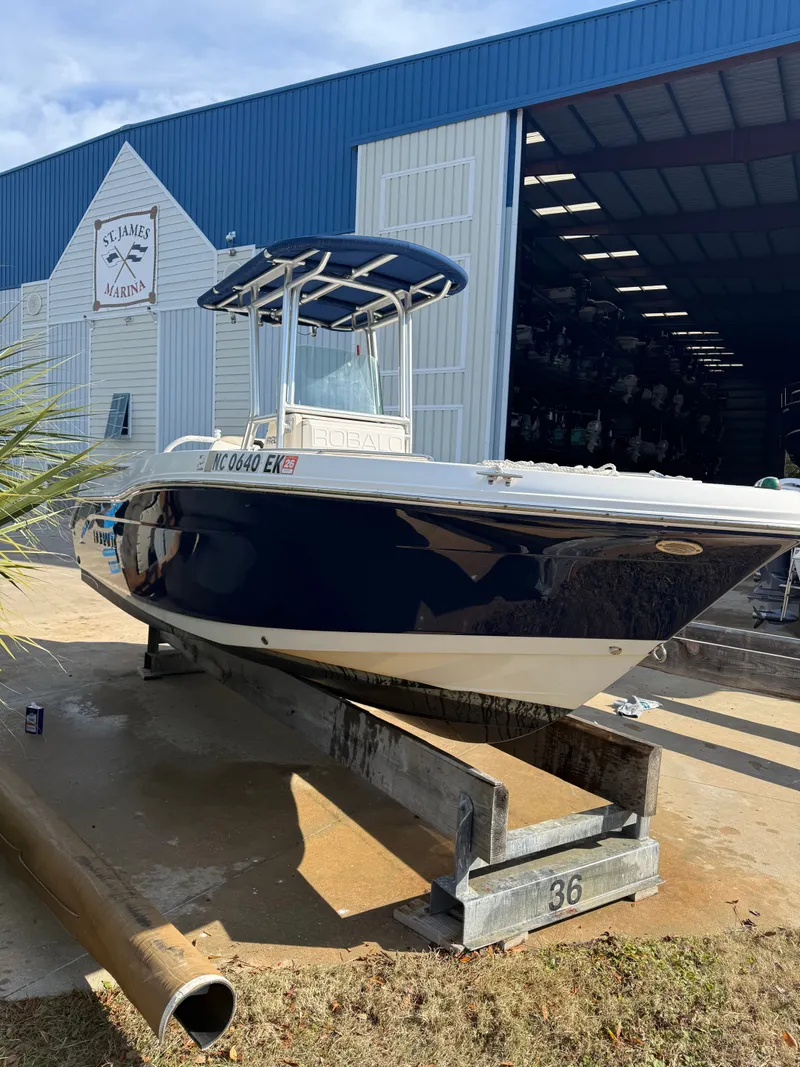 Slide: The Image of Robalo R200 Center Console 2012 - 2