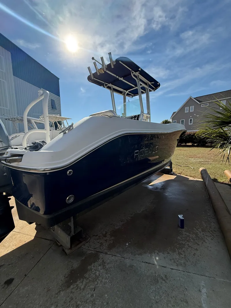 Slide: The Image of Robalo R200 Center Console 2012 - 3