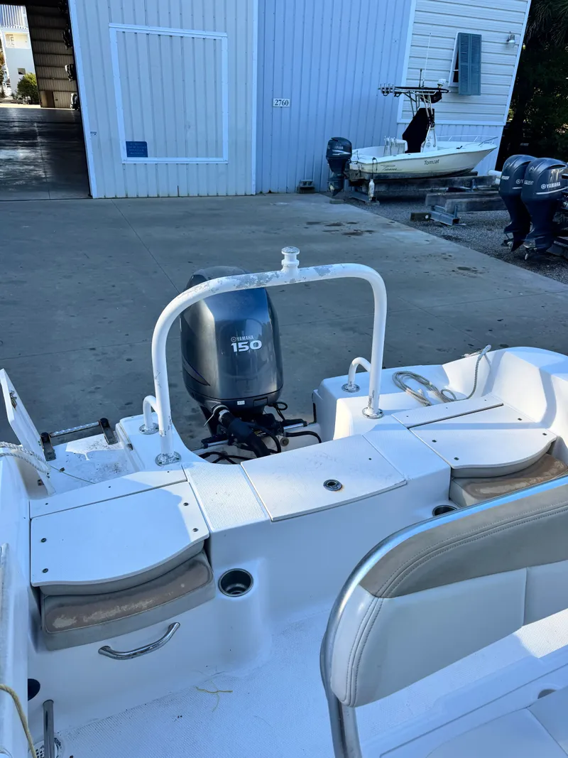Slide: The Image of Robalo R200 Center Console 2012 - 6