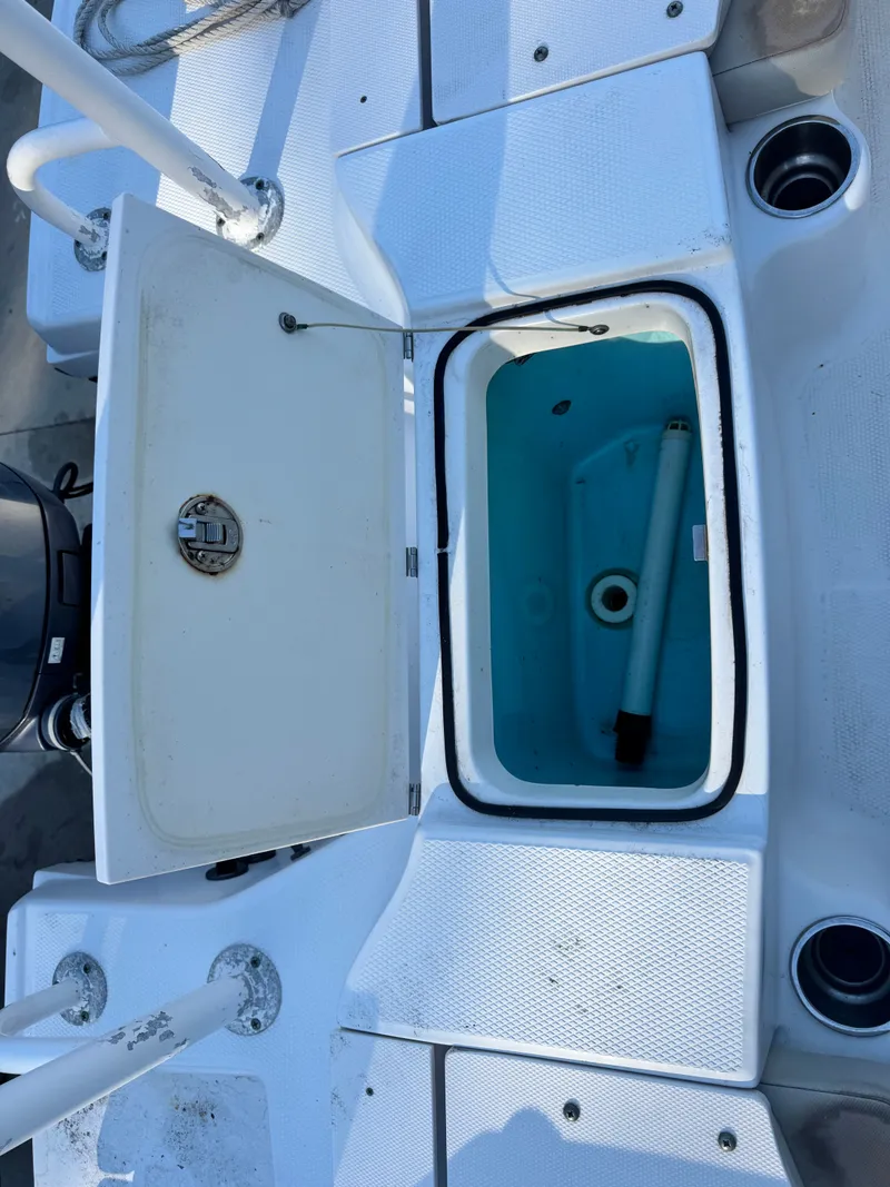 Slide: The Image of Robalo R200 Center Console 2012 - 7
