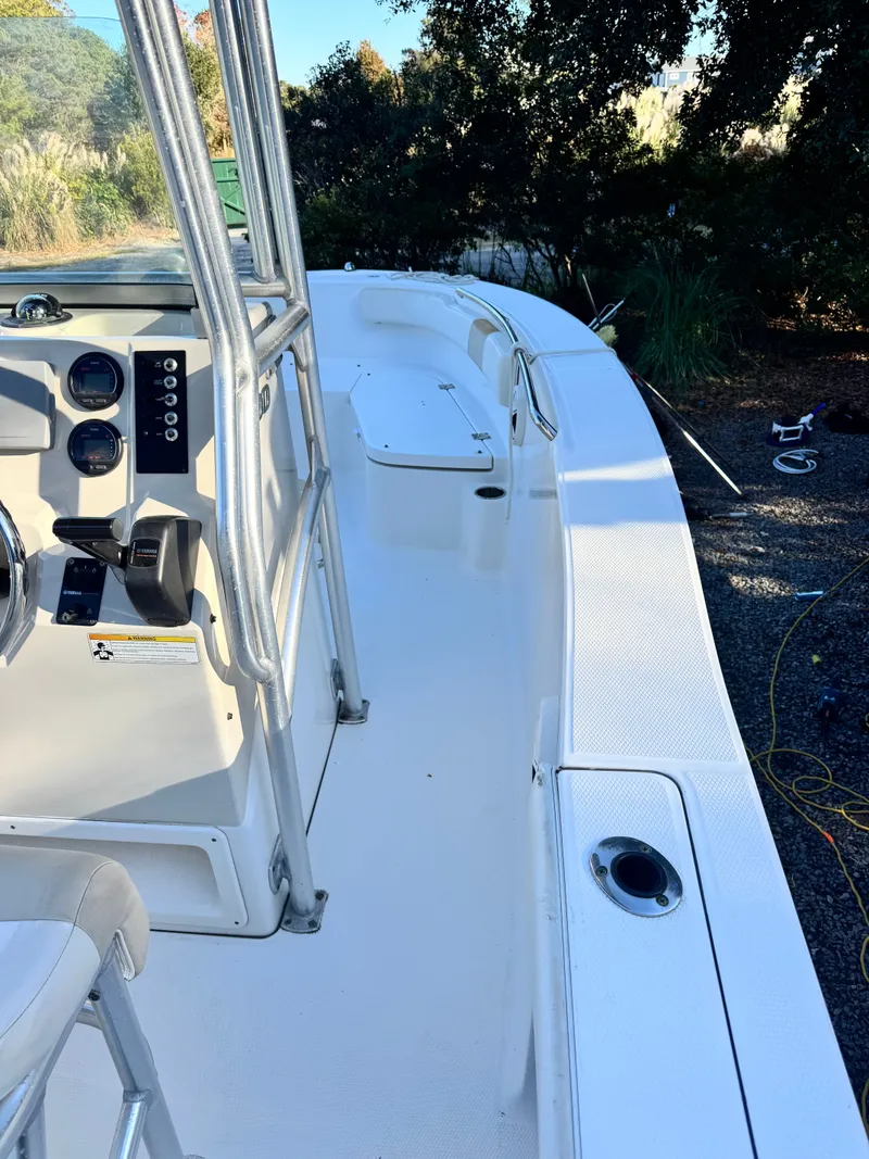 Slide: The Image of Robalo R200 Center Console 2012 - 9