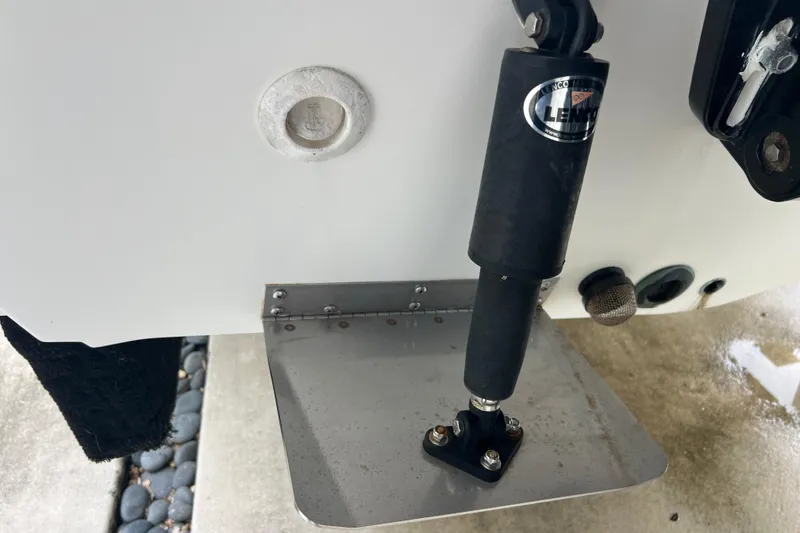 Slide: The Image of Trim tab and actuator on a 2005 Mako 2101 Inshore boat. - 16