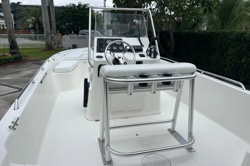 Slide: The Image of 2005 Mako 2101 Inshore boat with center console and seating, parked outdoors. - 19