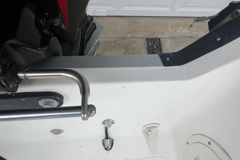 Slide: The Image of 2005 Mako 2101 Inshore boat interior, featuring stainless steel fittings and clean design. - 24