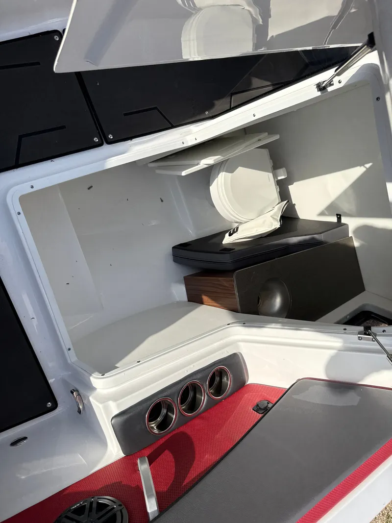 Slide: The Image of Scarab 285 LX Wake 2026 - 19